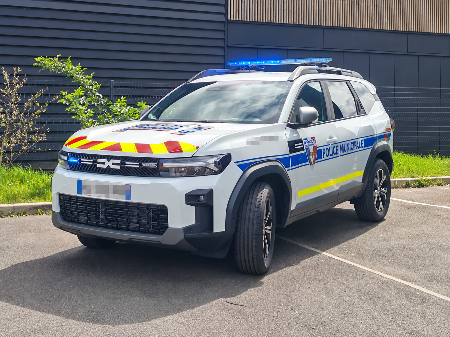 Exemple de sérigraphie et balisage sur véhicule de Police Municipale réalisé par VASA PRO